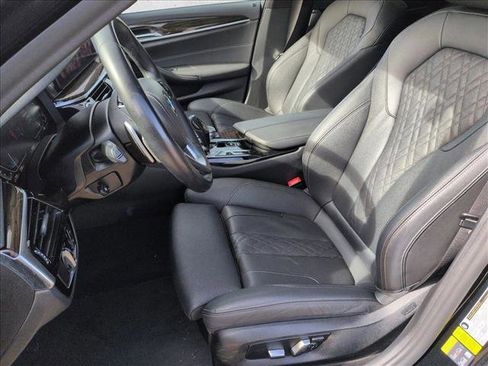 Used 2021 BMW 530e xDrive w/ Convenience Package image 17