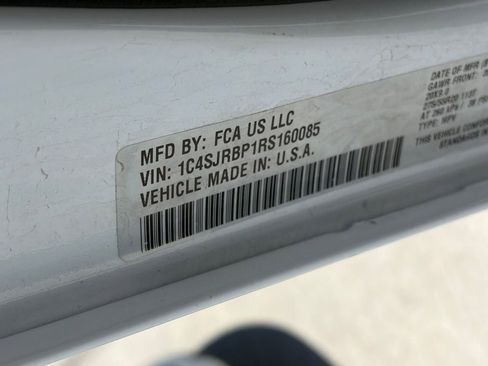 Used 2024 Jeep Wagoneer L Series II w/ Flexible Seating Group RWD image 12