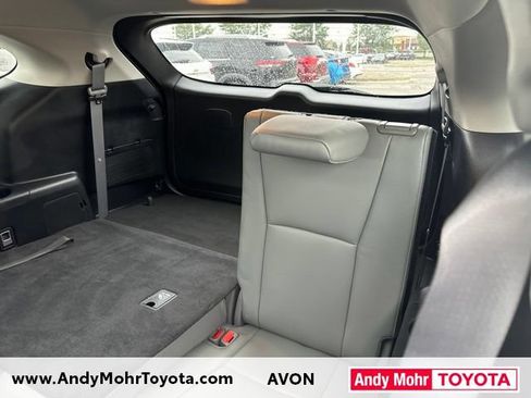 Used 2023 Toyota Highlander Platinum FWD image 11