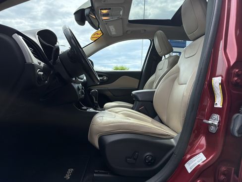 Used 2015 Jeep Cherokee Limited AWD/4WD image 16