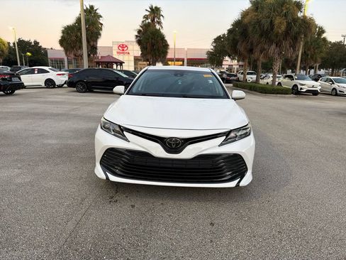 Used 2019 Toyota Camry LE FWD image 5