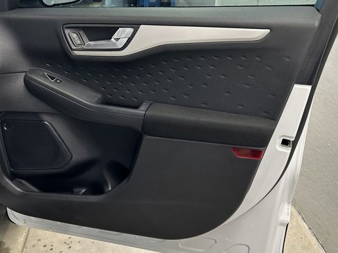 Used 2020 Ford Escape SE image 18