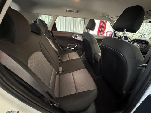 Certified 2025 Kia Soul LX w/ LX Technology Package FWD image 4