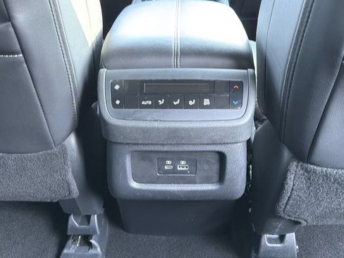 Used 2025 Nissan Pathfinder SL FWD image 23