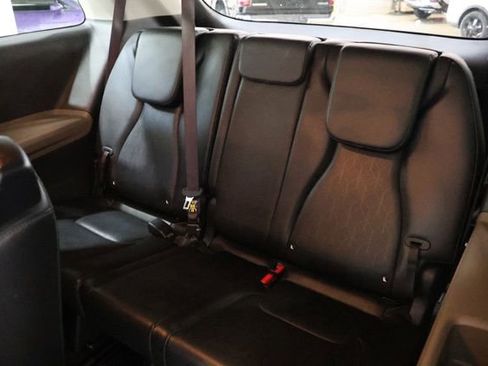 Used 2025 Kia Carnival FWD image 33