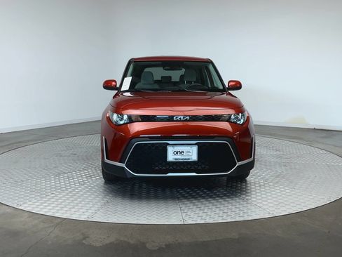 Used 2025 Kia Soul LX w/ LX Technology Package FWD image 3