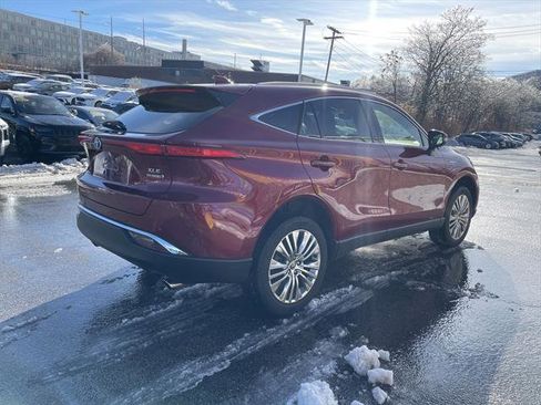 Certified 2021 Toyota Venza XLE image 8