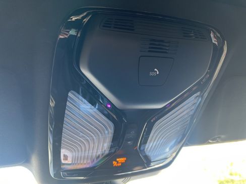 Used 2021 BMW 530e w/ M Sport Package image 17