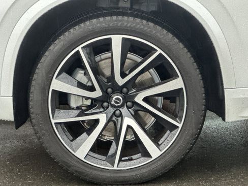 Used 2023 Volvo XC90 B6 Plus image 12