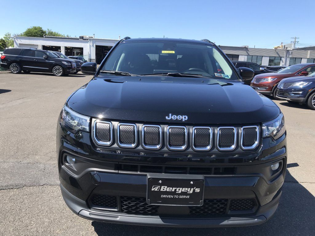 Used 2022 Jeep Compass Latitude AWD/4WD image 8
