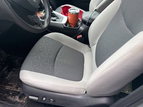 Used 2021 Toyota RAV4 XLE w/ Convenience Package image 10