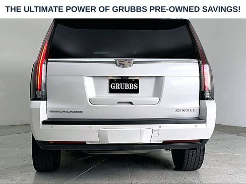 Used 2018 Cadillac Escalade Luxury AWD/4WD image 7