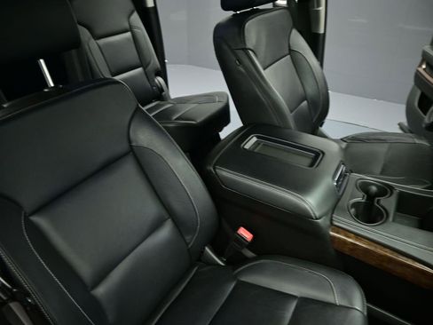 Used 2020 Chevrolet Suburban LT image 34