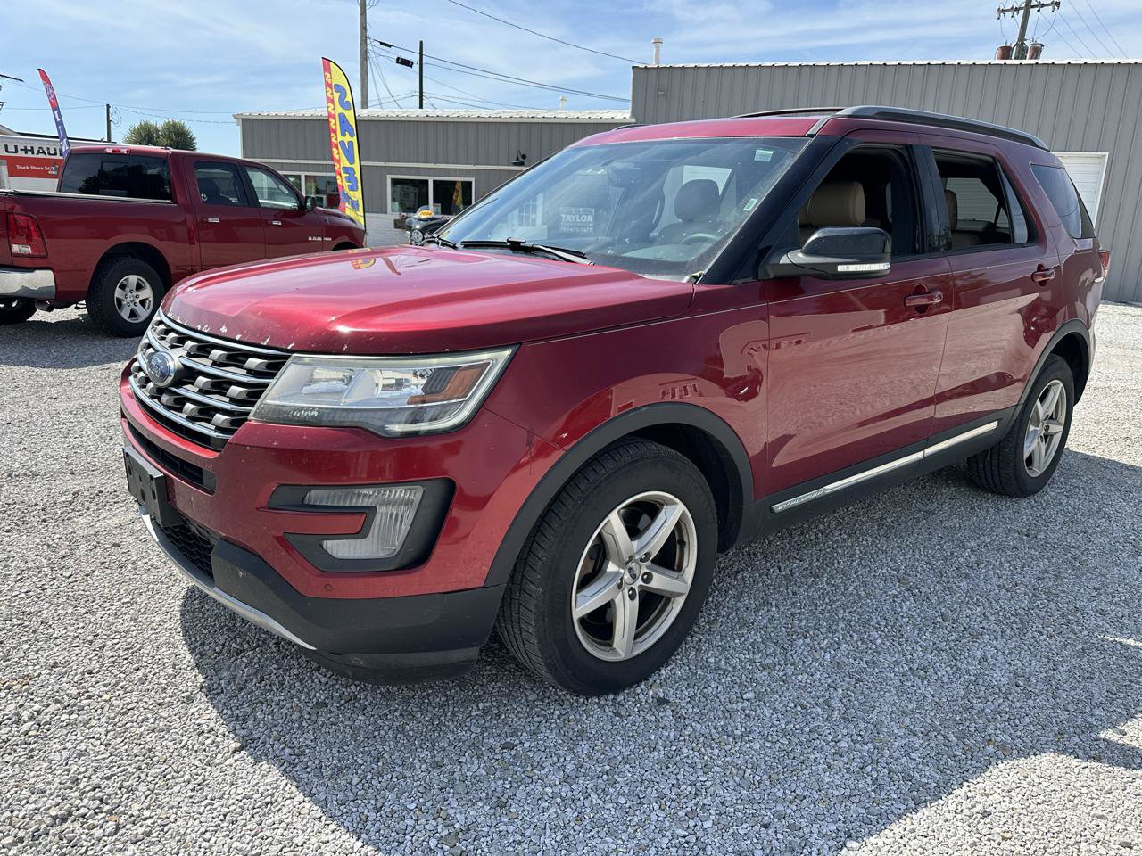 Used 2017 Ford Explorer XLT w/ Equipment Group 202A AWD/4WD image 3