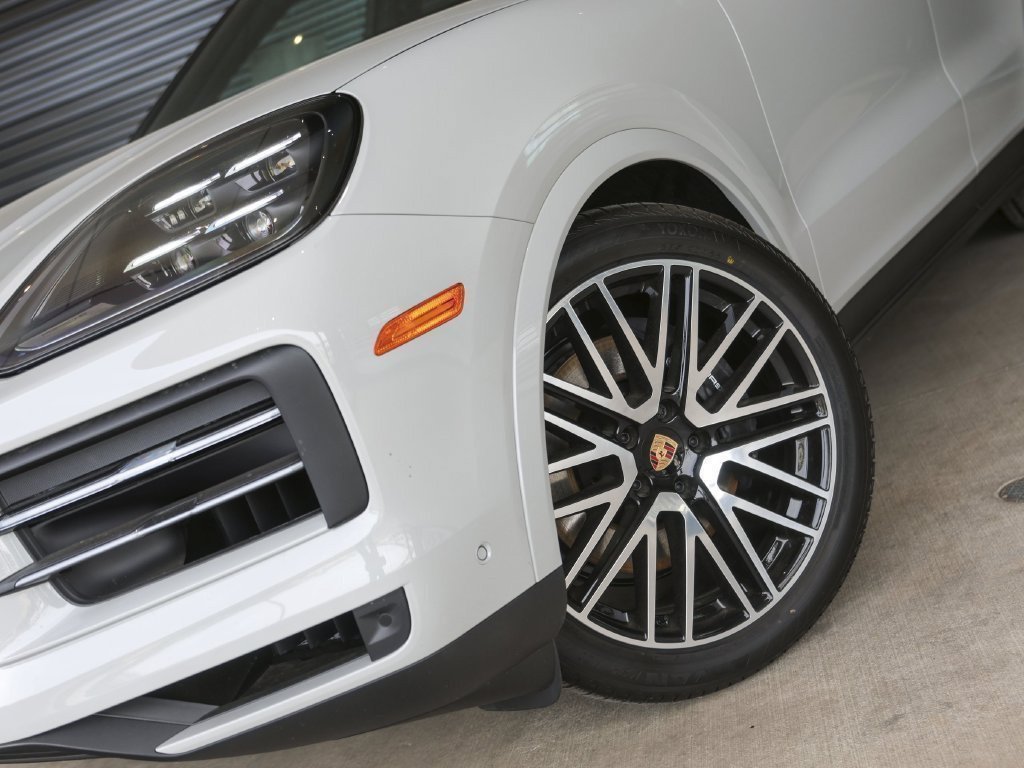 Certified 2026 Porsche Cayenne AWD/4WD image 12
