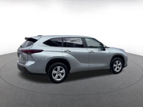 Used 2025 Toyota Highlander LE image 15