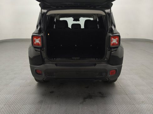 Used 2020 Jeep Renegade Latitude w/ Safety & Security Group II FWD image 29