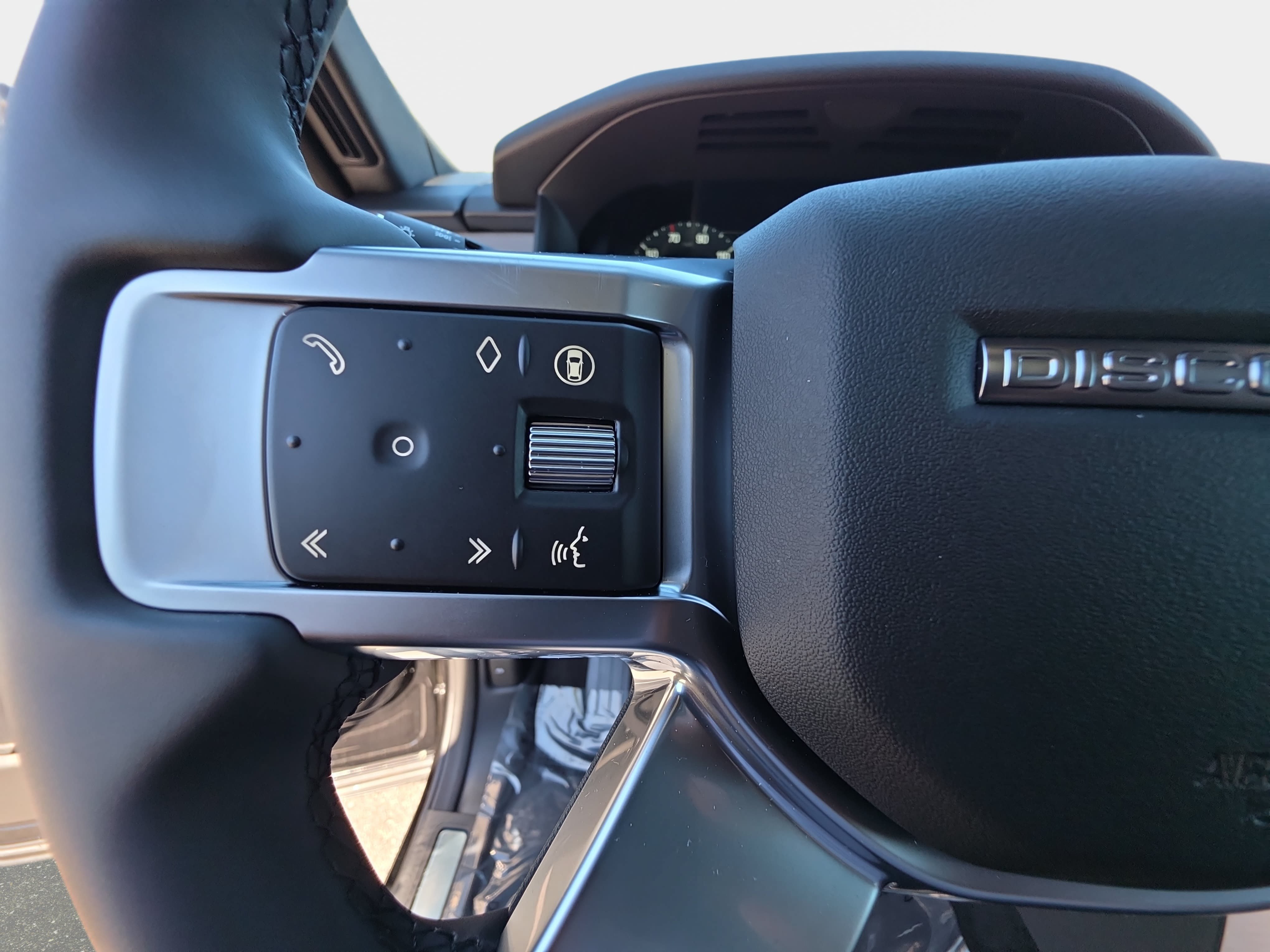 New 2026 Land Rover Discovery Limited Edition AWD/4WD image 17