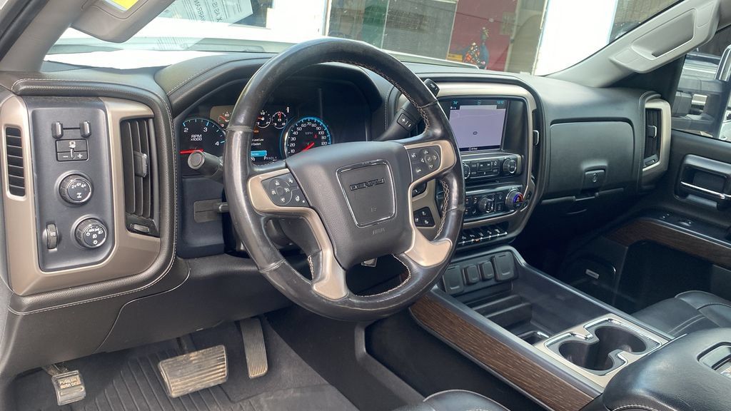 Used 2019 GMC Sierra 2500 Denali w/ Duramax Plus Package AWD/4WD image 15