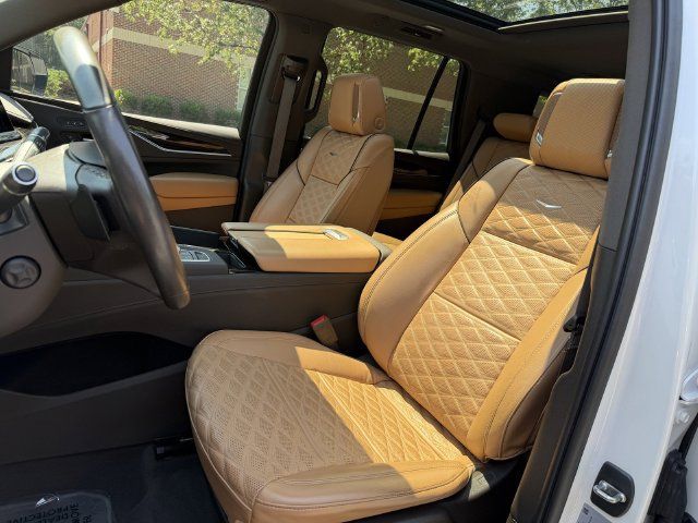 Used 2021 Cadillac Escalade Premium Luxury w/ Performance Package AWD/4WD image 12