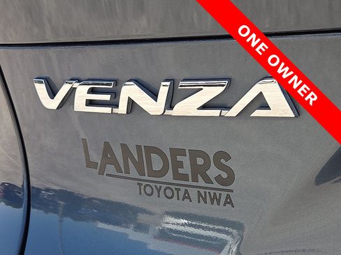 Used 2024 Toyota Venza LE AWD/4WD image 8