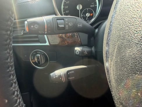Used 2015 Mercedes-Benz GL 550 4MATIC image 16