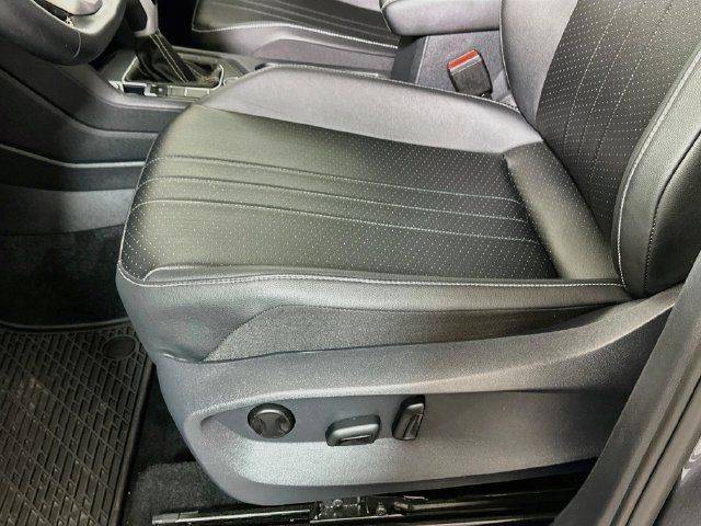 Certified 2024 Volkswagen Tiguan SE AWD/4WD image 18