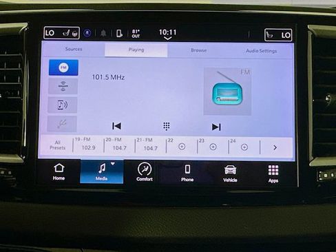 Used 2023 Chrysler Pacifica Touring-L FWD image 15