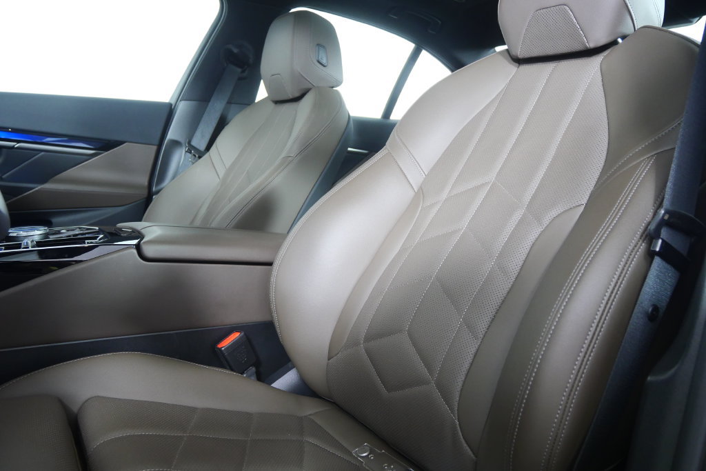 Certified 2026 BMW i5 eDrive40 AWD/4WD image 11