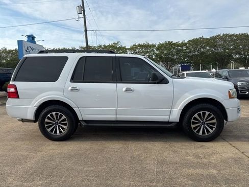 Used 2016 Ford Expedition XLT image 4