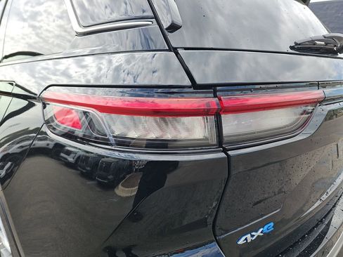 Used 2023 Jeep Grand Cherokee Summit w/ Luxury Tech Group V image 38