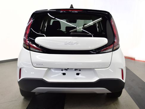 Used 2025 Kia Soul LX w/ LX Technology Package FWD image 6