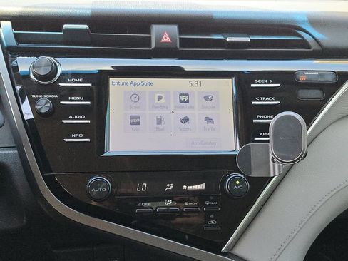 Used 2018 Toyota Camry SE FWD image 27