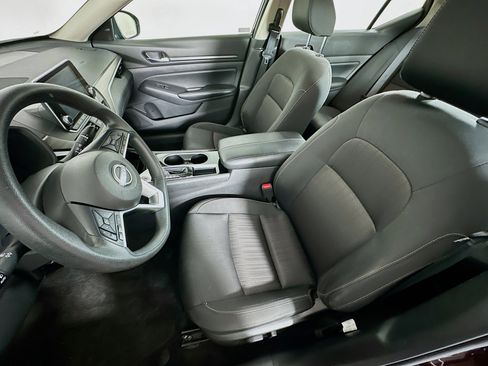 Used 2024 Nissan Altima 2.5 SV image 13