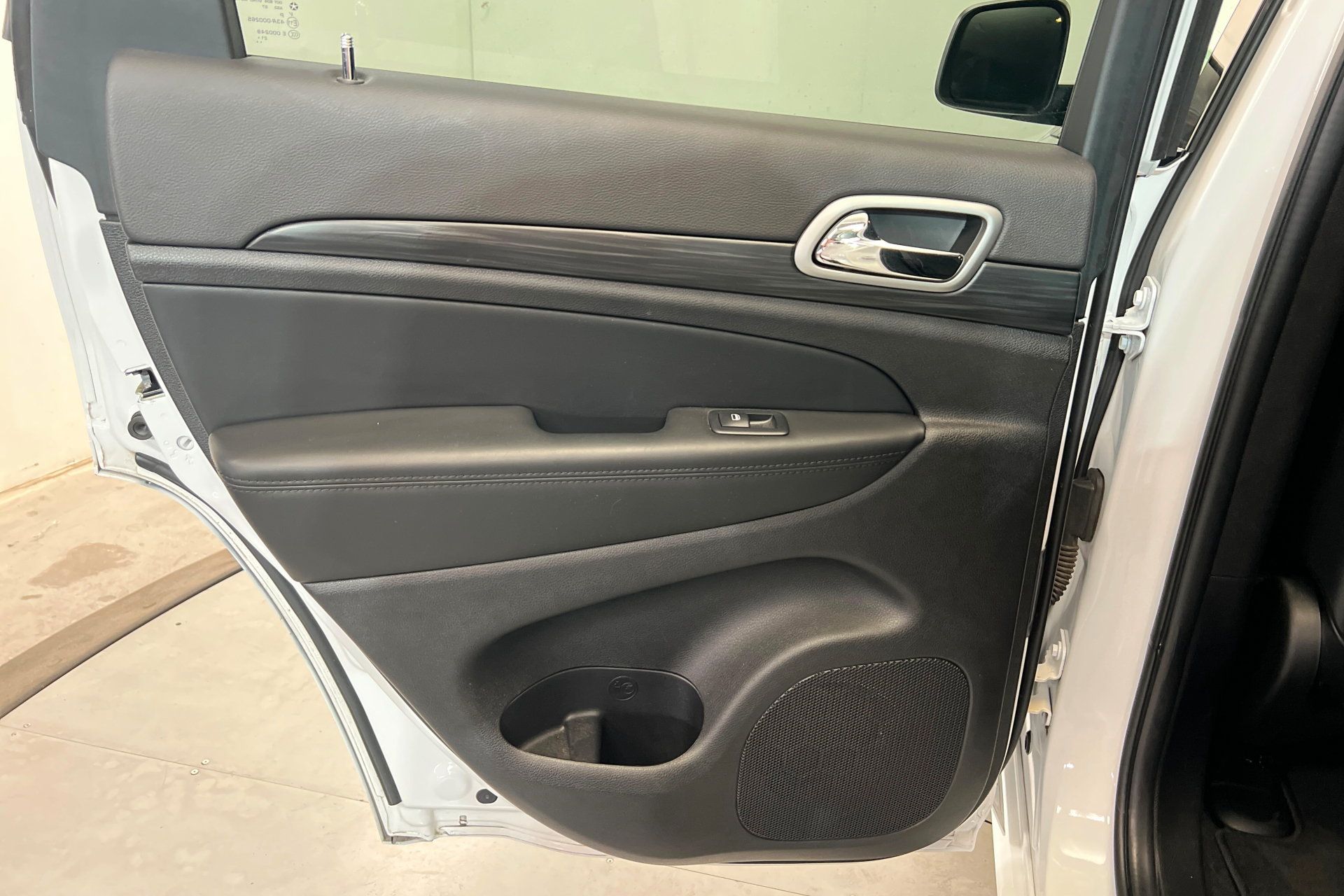 Certified 2022 Jeep Grand Cherokee Laredo X AWD/4WD image 18