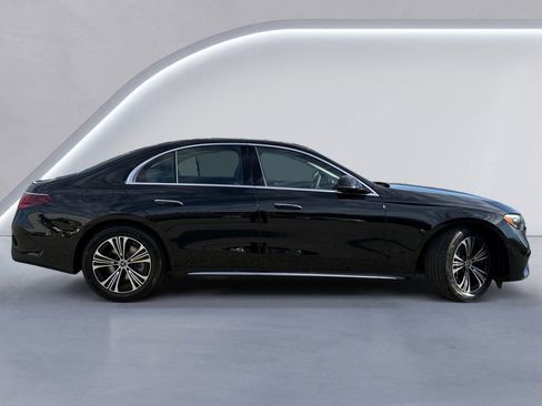 New 2026 Mercedes-Benz E 350 4MATIC Sedan image 3