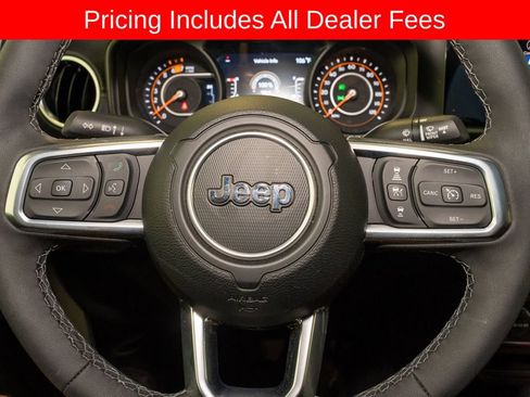 Used 2025 Jeep Wrangler Unlimited Sahara AWD/4WD image 19
