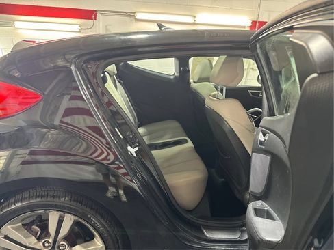 Used 2014 Hyundai Veloster w/ Technology Package 03 FWD image 10