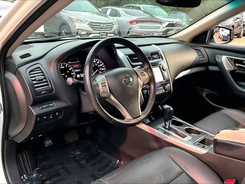Used 2014 Nissan Altima 2.5 SL w/ Technology Package image 16