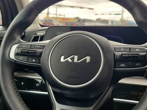 Used 2025 Kia Sportage EX FWD image 19