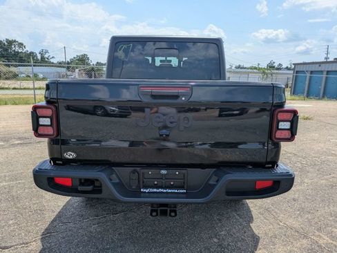 Used 2020 Jeep Gladiator Overland AWD/4WD image 5