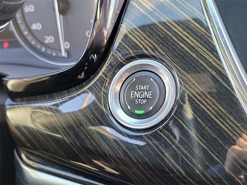 Used 2020 Cadillac XT6 Premium Luxury image 12