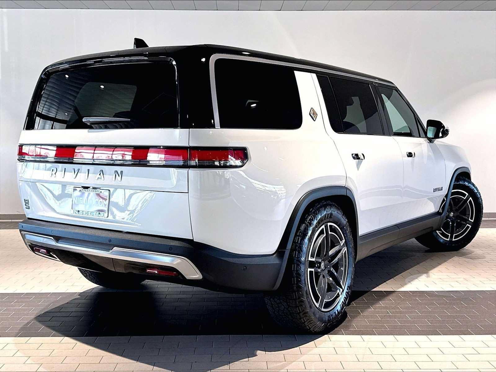 Used 2026 Rivian R1S Adventure Dual AWD/4WD image 11