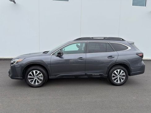 Used 2025 Subaru Outback Premium AWD/4WD image 9