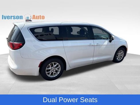 Used 2023 Chrysler Voyager LX FWD image 10
