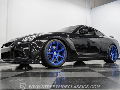 Used 2013 Nissan GT-R Premium image 21