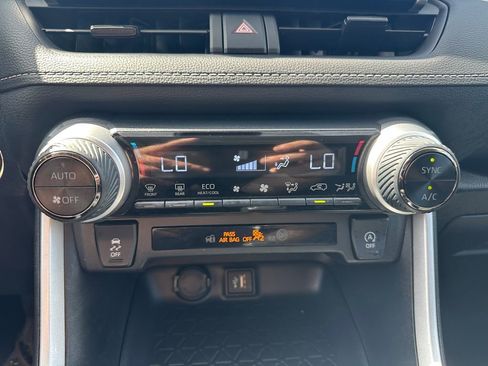 Used 2025 Toyota RAV4 XLE AWD/4WD image 18