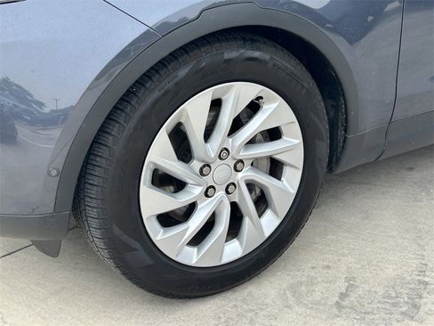 Used 2024 Land Rover Discovery S image 9