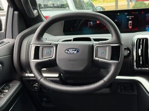 New 2027 Ford Expedition Platinum w/ Stealth Appearance Package AWD/4WD image 8