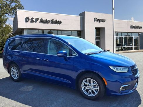 Used 2021 Chrysler Pacifica Touring-L image 1